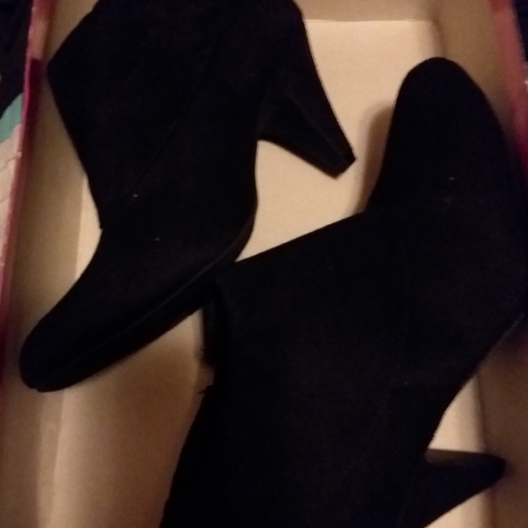 Ankle Boot - Picture 2 of 2